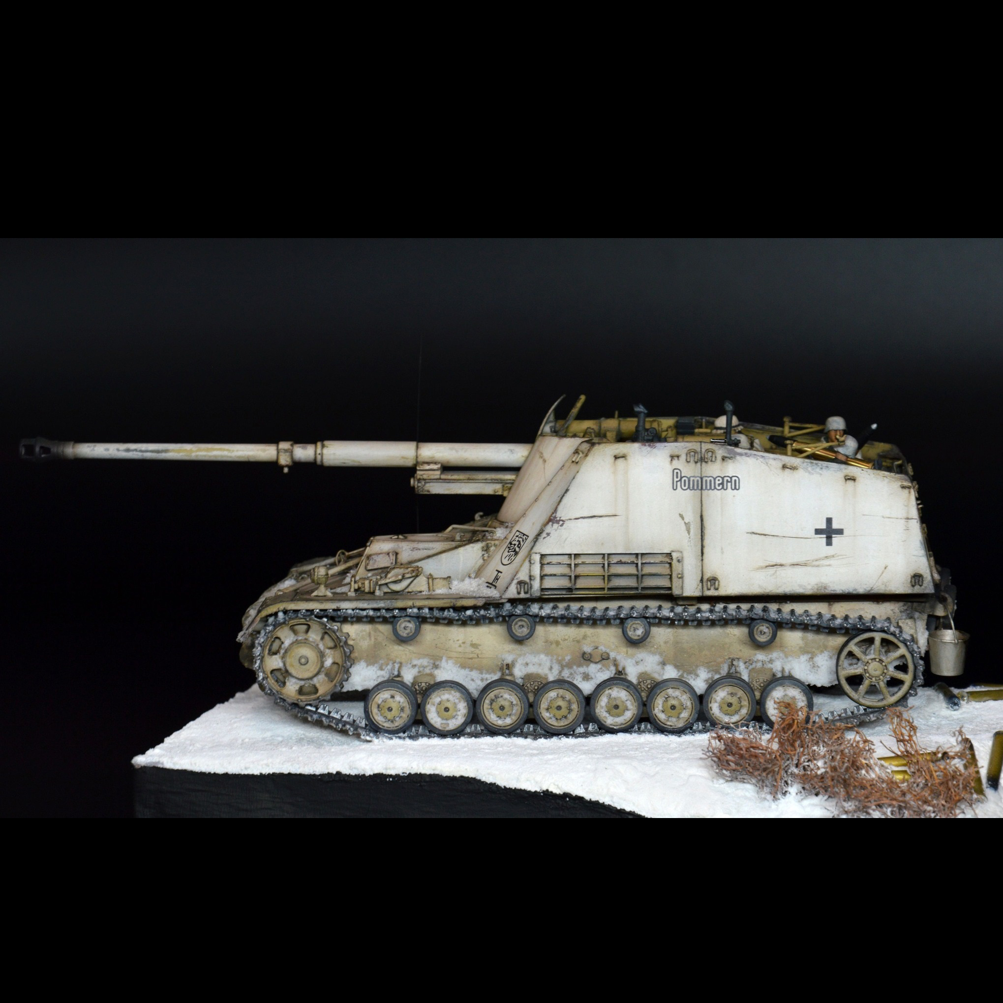 Border BT-024 1/35 Sd.Kfz.164 Nashorn Tank Destroyer – Plastic Model Kit