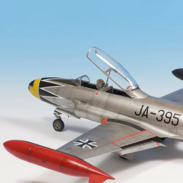 T-33A SHOOTING STAR EARLY VERSION 1/48 - Imagen 9